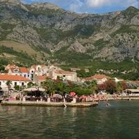 Spoznajte skrit obmorski kraj v Slovencem priljubljeni državi, kjer se še lahko odpočijete brez masovnega turizma